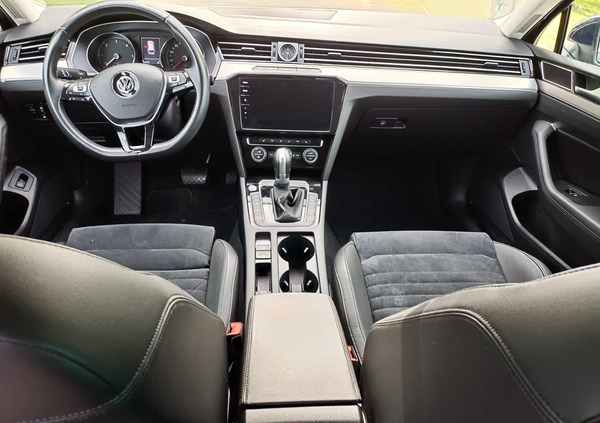 Volkswagen Passat cena 78000 przebieg: 168000, rok produkcji 2018 z Jeziorany małe 326
